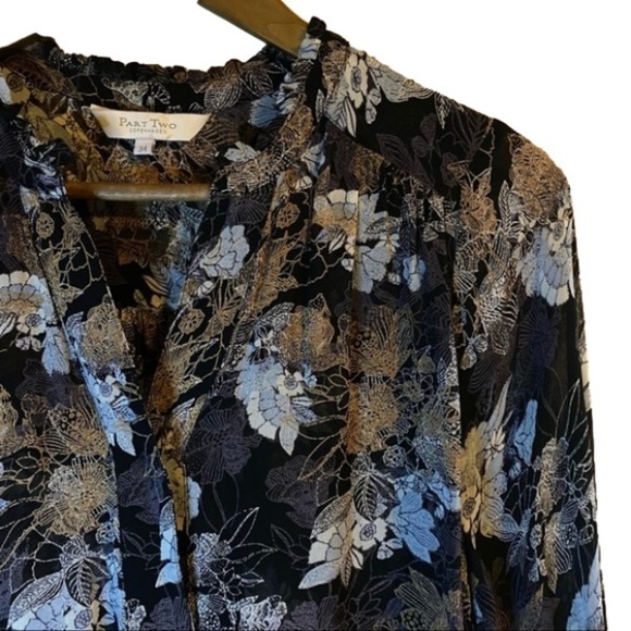 Tops at a glance. Please see listings. - Picture 3 of 16